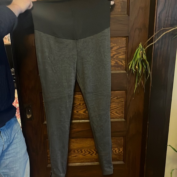 Size small Liz Lange maternity pants - Picture 1 of 4